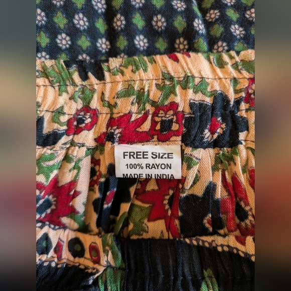 Floral Black and Red Maxi Skirt - Picture 4 of 4